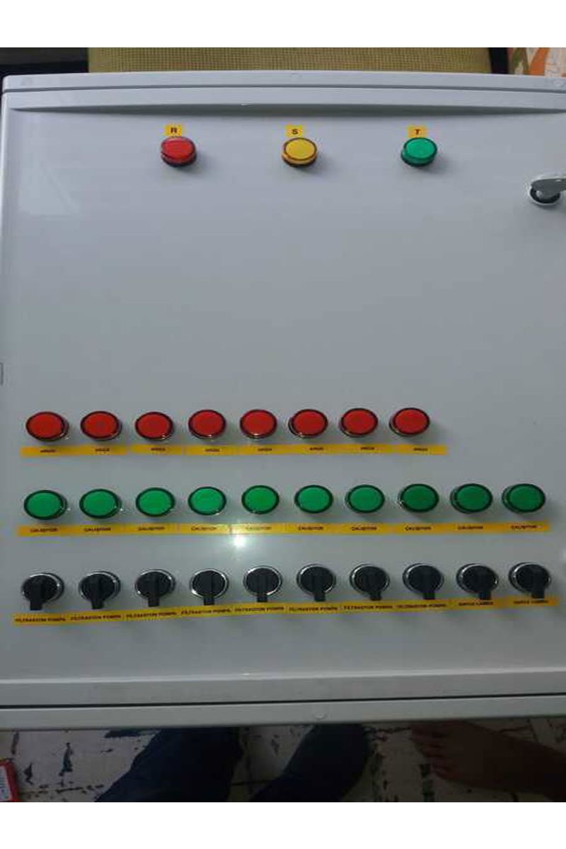 Pool control panel with 7 pumps and 1 lamp output