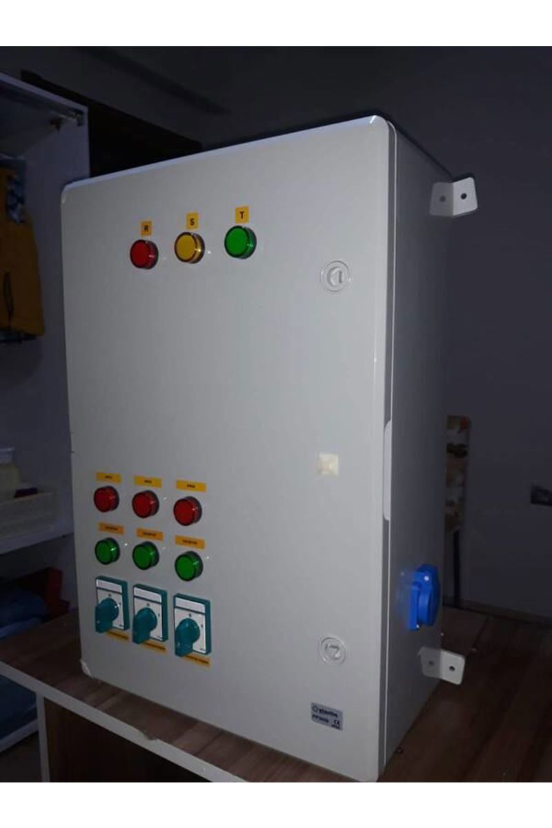 Pool control panel with 3 pumps and 1 lamp output