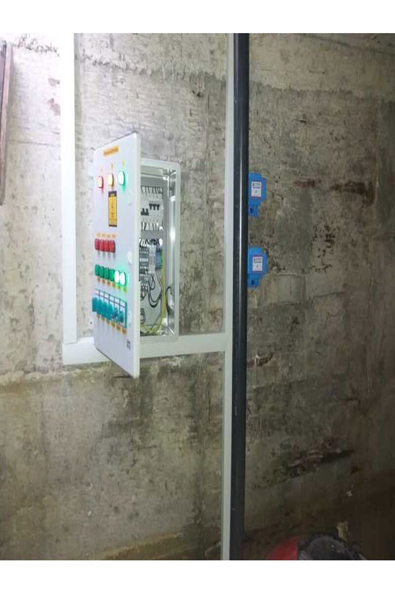 Pool control panel with 4 pumps and 1 lamp output