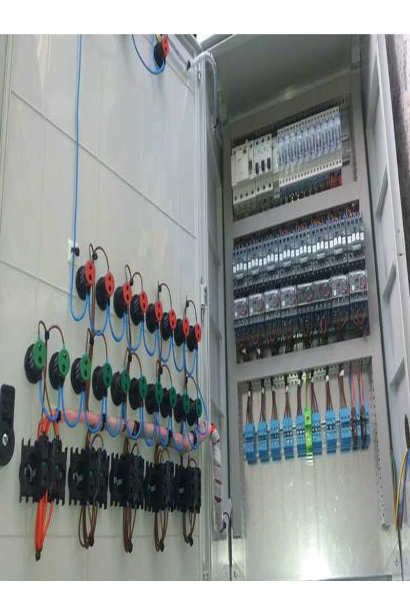 Pool control panel with 9 pumps and 1 lamp output