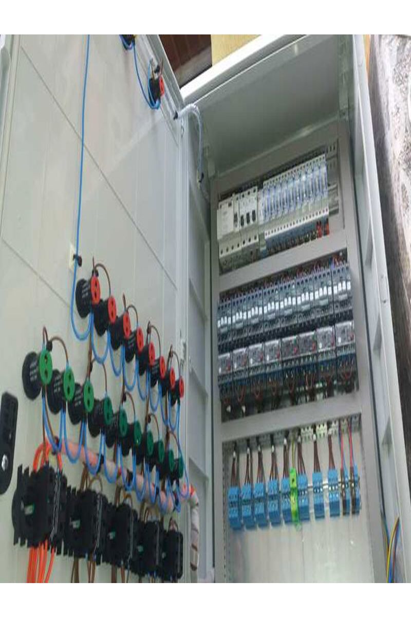 Pool control panel with 7 pumps and 1 lamp output